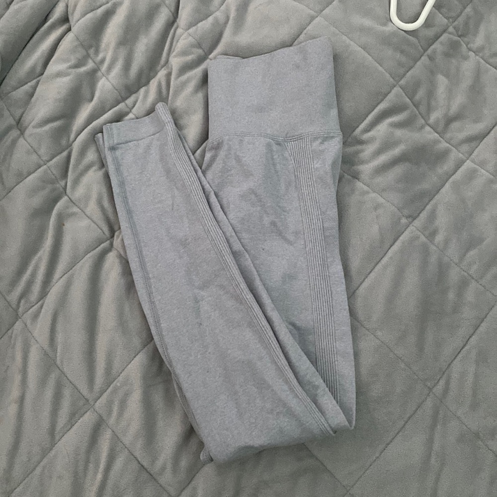 Gray booty lifting workout leggings